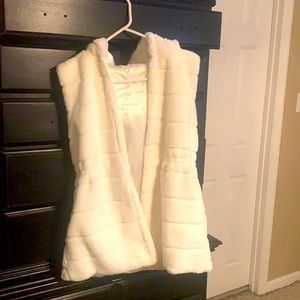 Boutique off white vest. Fits like a S/M.